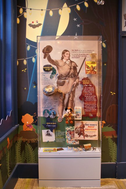 An exhibit about Davy Crockett teaches how his fame is a blend of fact and fiction.